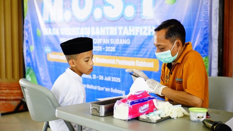 Penyuluhan Kesehatan Santri Pesantren Baitul Qur’an Subang: Mewujudkan Generasi Qur’ani yang Sehat Fisik dan Mental